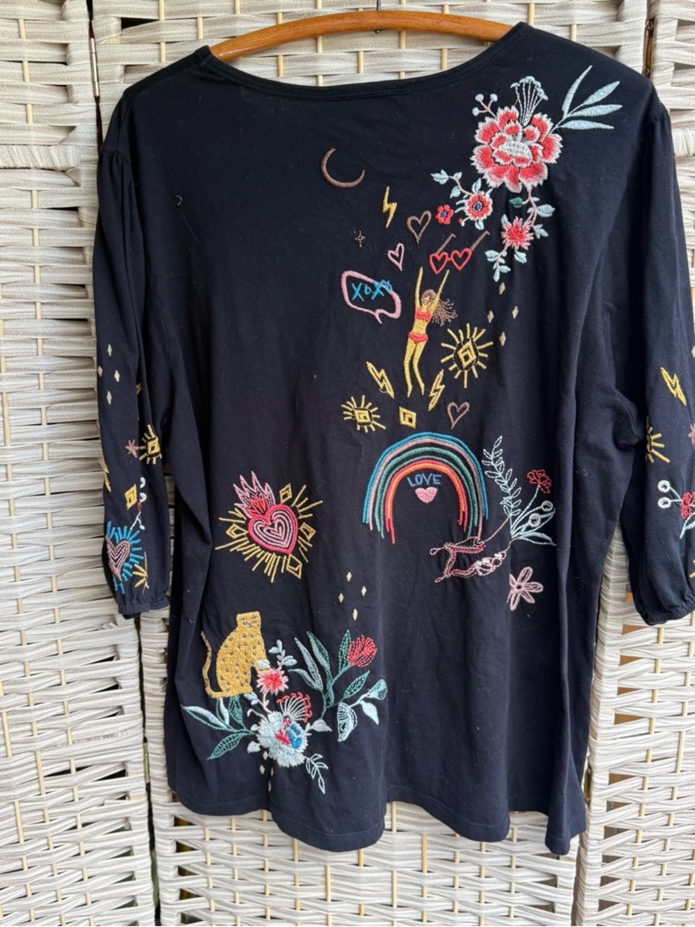 JOHNNY WAS Ruth Puff Sleeve Black Embroidered Floral & Heart Tunic Tee, XL - Picture 7 of 10